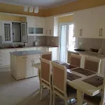 Emi\'S Villa