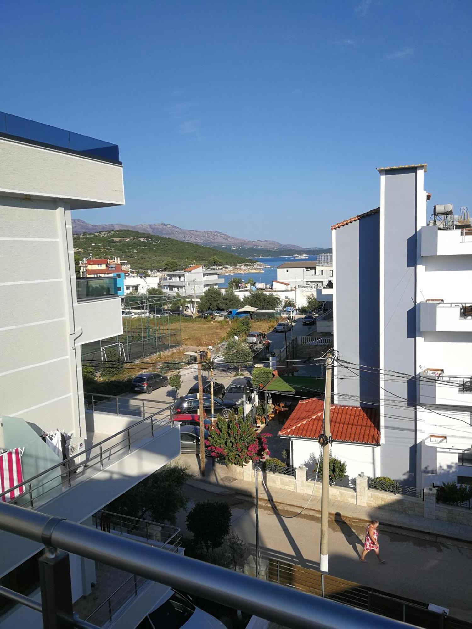 Emi's * Ksamil